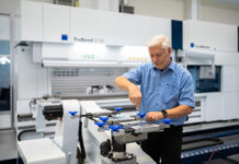 Flexibler Greifer für die Biegezelle TRUMPF, Fertigungstechnik, Fertigung