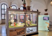 KUKA-Roboter in der Puppenkiste