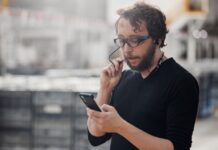 Entspannt telefonieren bei bis zu 85 Dezibel