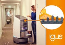 Serviceroboter bringt Drink aufs Zimmer