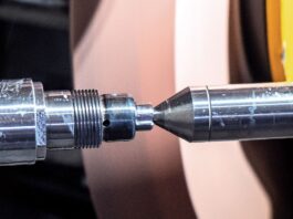 Schrägeinstich-Schleifmaschine brachte mehr Effizienz