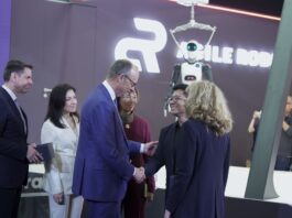 Friedrich Merz besucht Agile Robots in Hannover