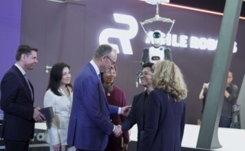 Friedrich Merz besucht Agile Robots in Hannover