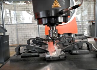 Forschungszelle für robotergestütztes Rührreibschweißen