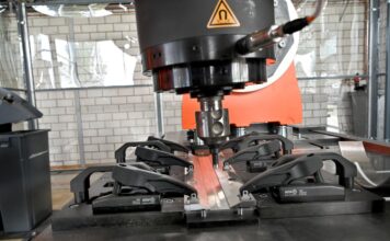 Forschungszelle für robotergestütztes Rührreibschweißen