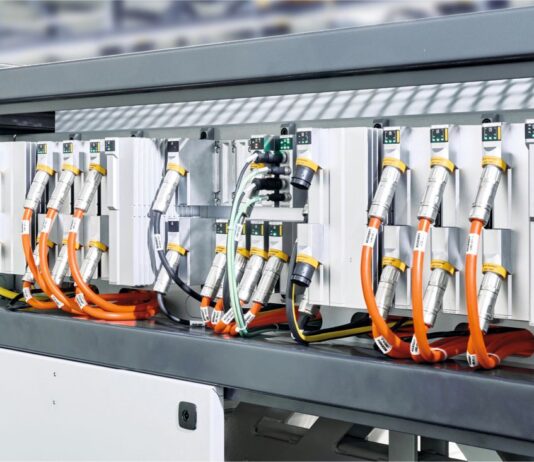 Durchgängige Automatisierung für die Blechbearbeitung